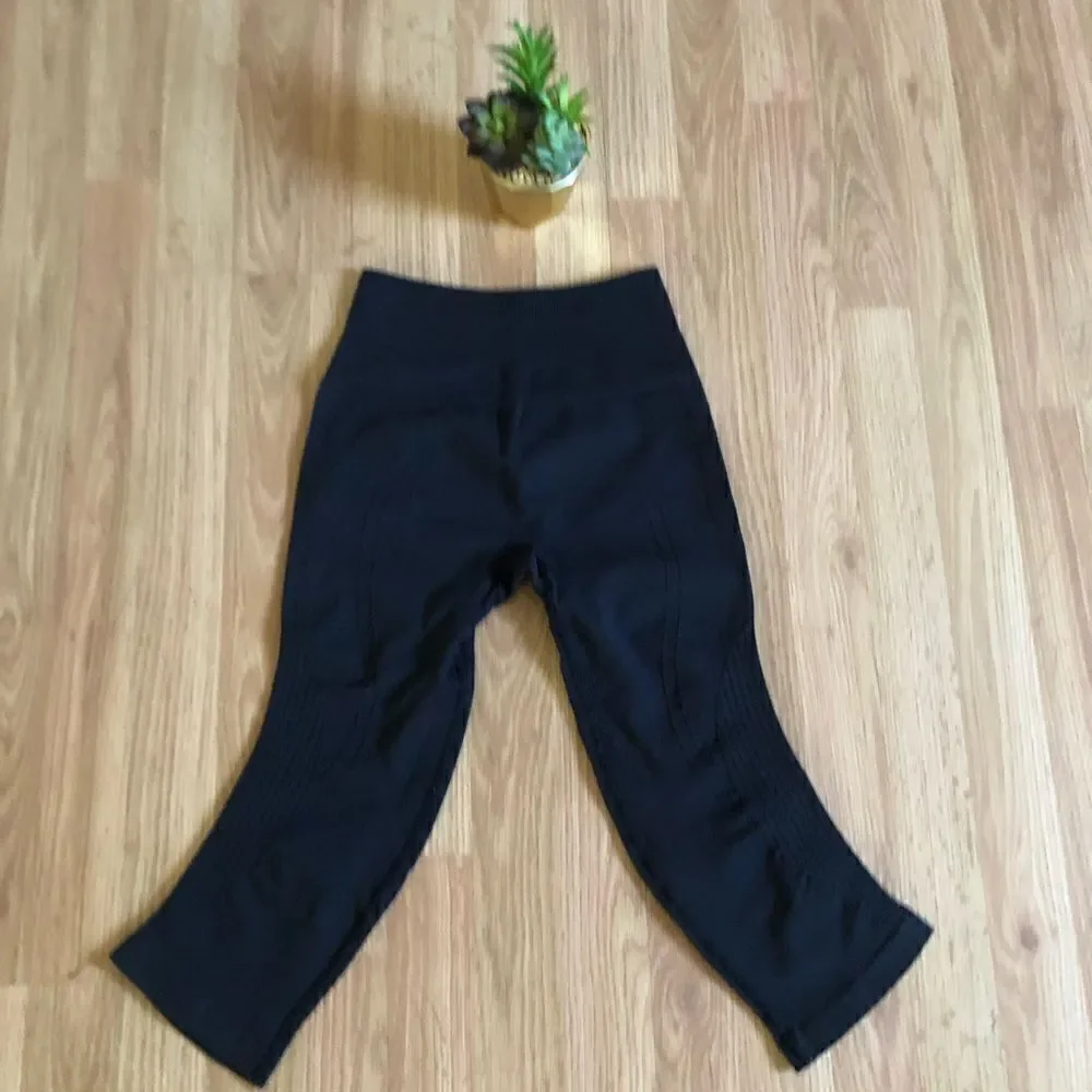 Lululemon In The Flow Side Scrunch Capri Leggings Black